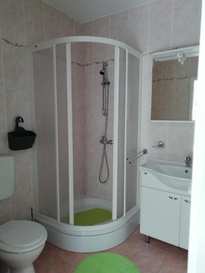 Apartmani Ban Omisalj Luaran gambar