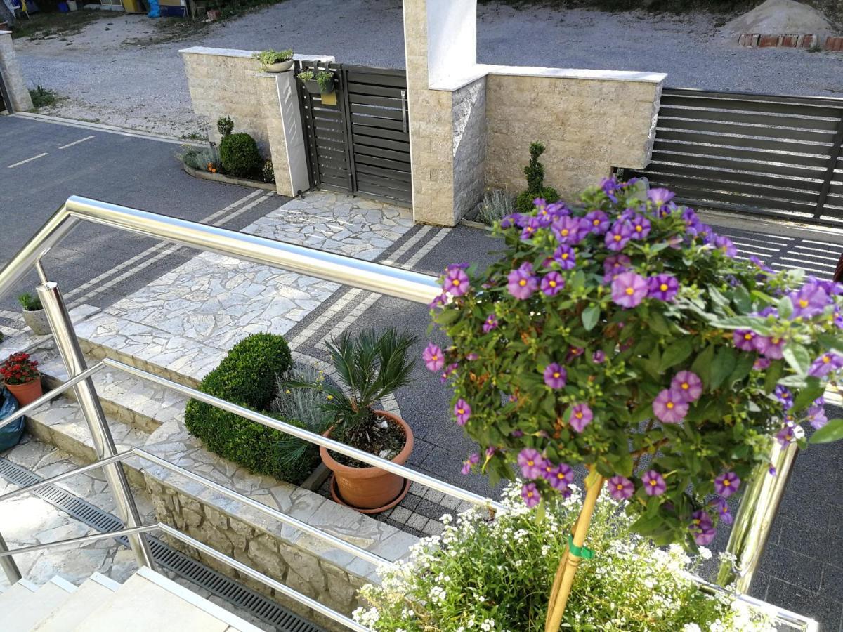 Apartmani Ban Omisalj Luaran gambar
